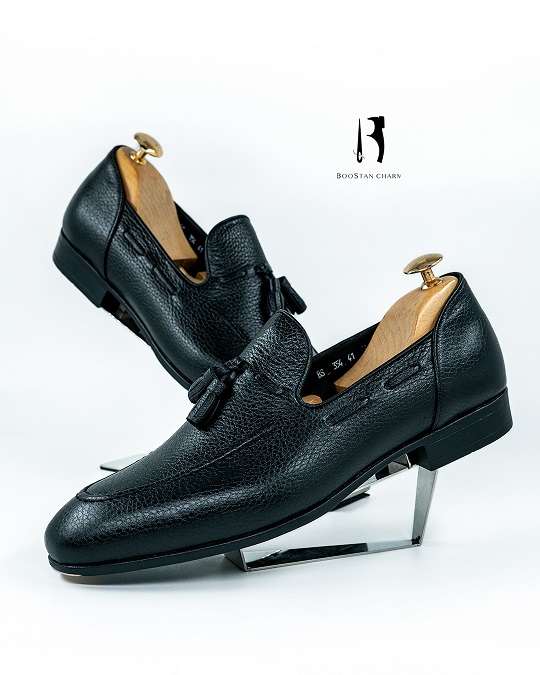 Why Do Minimalists Wear Leather Shoes? The Philosophy of Longevity in Sustainable Fashion