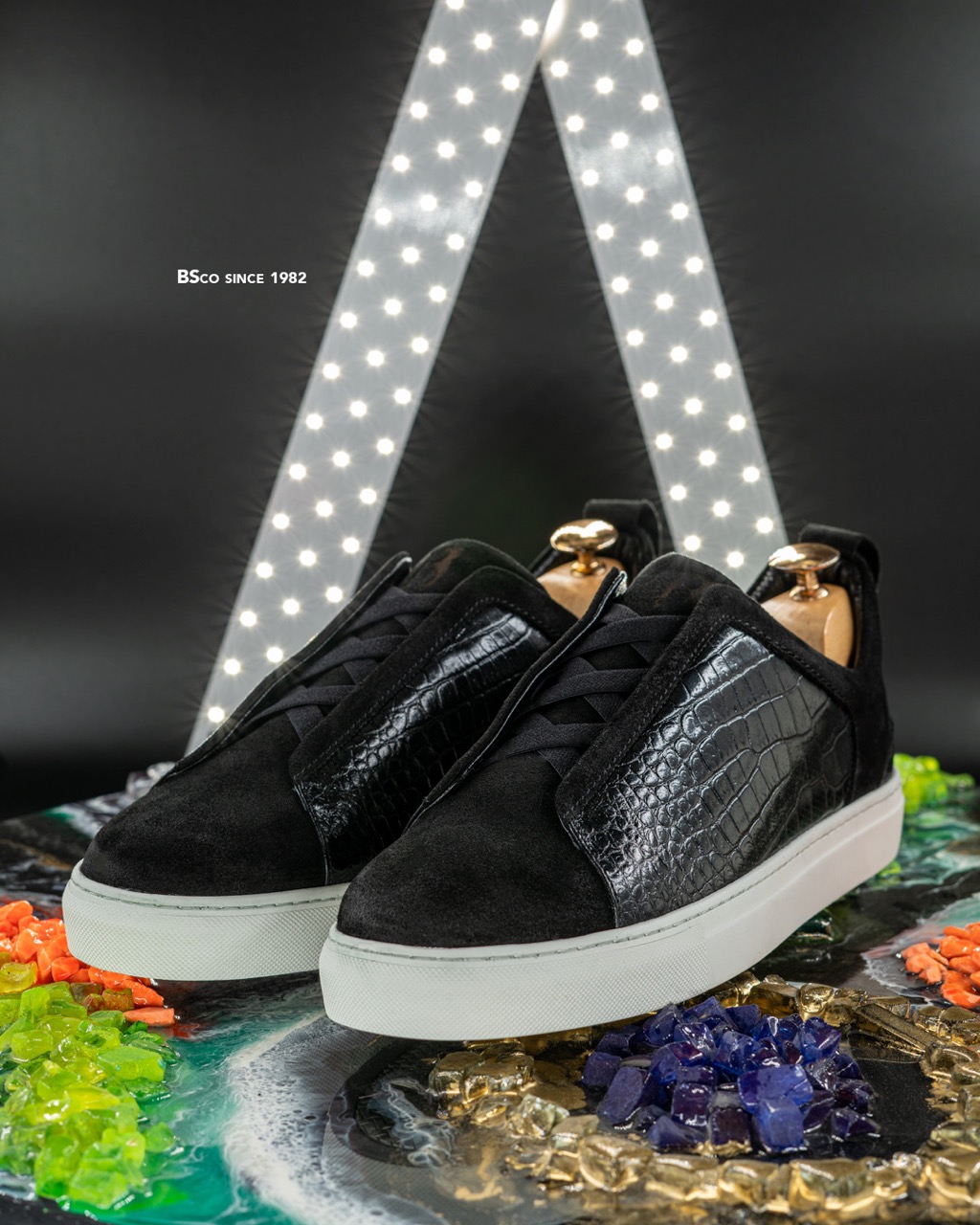 Model 089 – Men's Vans - made of Croco-embossed Genuine Leather combined with soft suede,