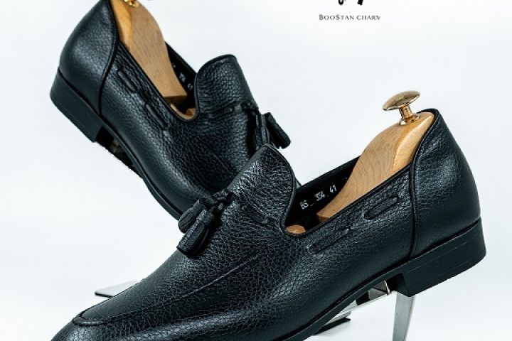 Why Do Minimalists Wear Leather Shoes? The Philosophy of Longevity in Sustainable Fashion